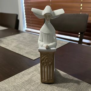 Llardo Meditation Nun Figurine- Pristine condition: 8.5 inch.